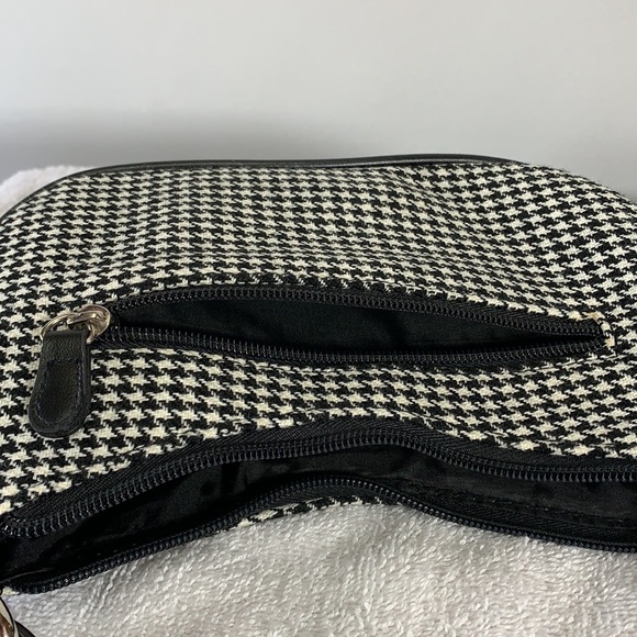 Small Shoulder Tweed Style Black White Silver Hardware Zipper Pocketbook Handbag - Picture 8 of 8
